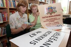 Ja tie tur, augšās, nesaprot...