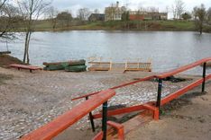 Izveidota laivu piestātne dzirnavu ezera krastā