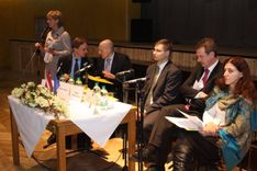 Eiropas atbilde Latvijas krīzei. Eiro parlamentārieši tiekas ar tukumniekiem