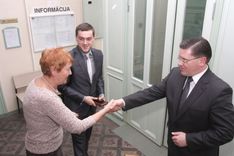 Tieslietu ministrs pirmajā vizītē apmeklē Tukuma rajona tiesu