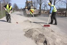 Ziemā savestās smiltis no pilsētas aizvestas