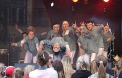 Krasnogorskas un Tukuma jaunieši sadejo pilsētas svētkos