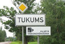 Informācija iebraucējiem: Pilsētā jūs novēro!