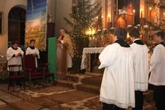 FOTO: Kristieši svin Dieva Dēla dzimšanas dienu - Ziemassvētkus