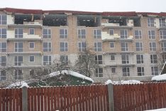 Kāpēc sniegs iznīcināja mājas jumtu? 