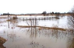 Pūrenieki izglābuši gājēju tiltu