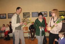 Milzkalnē Lieldienās šūpojas un atklāj fotoizstādi