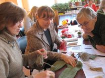 Kāpēc adīt ar piecām adatām, ja var ar vienu?