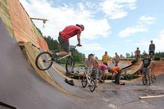 Atklās jaunu skeitparku