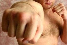 Lestenē piedzērušies jaunieši izkaujas ar celtniekiem