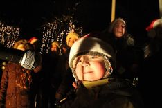 Ziemassvētku egle iedegta