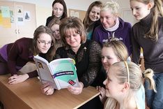 Skolotāja Evita Korna sarakstījusi grāmatu par karjeras izglītību