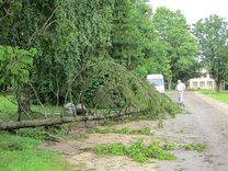 Krusa un pērkona negaiss plosījies Slampes pusē /FOTO/