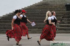 Latvijas senioru līnījdejotāju saietā "Uz Tukumu pēc smukuma"