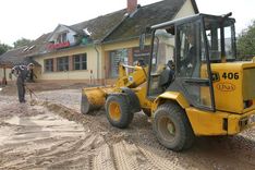 Jaunpilī paplašina stāvlaukumu