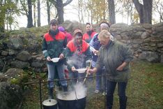 Kandavā notiek rudenim raksturīgās lapu talkas