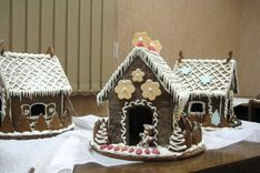 Piparkūku mājiņu izstāde Cērē