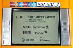 Par bankomātiem