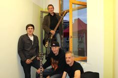 Rokam uz jumta – piecgade