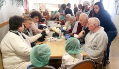 SAC «Rauda» satiekas paaudzes un gatavo svētku pusdienas