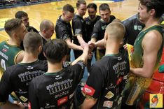 Kandavnieki turpina cīņu par zeltu