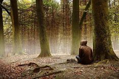 Ugunsdzēsēji-glābēji palīdz no meža izkļūt sēņotājiem