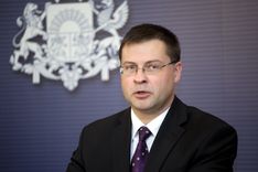 Dombrovskis: eiro ieguvumus izjutīs gan mājsaimniecības un uzņēmēji, gan valsts