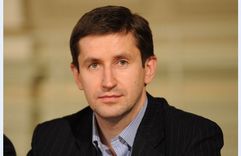 Izglītības un zinātnes ministra amatā apstiprina Vjačeslavu Dombrovski