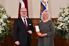 Valsts prezidents 4. maijā Rīgas pilī pasniedz augstākos Latvijas valsts apbalvojumus 73 izcilām personībām