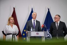 Premjers atkāpjas un norāda, ka nepieciešama dinamiskāka valdība