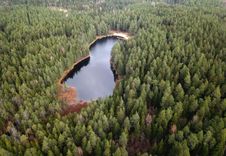 Melnezerā meklē, iespējams, noslīkušu jaunieti/Papildināts/