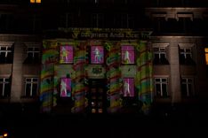 Izgaismo Ministru kabineta ēku, godinot Latvijas izcilākās personības /FOTO/