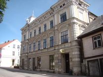 Plāno nojaukt ēku, lai veidotu stāvlaukumu pie kultūras nama Tukumā