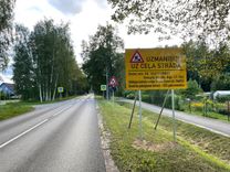 Sāk būvēt celiņu. Jābrauc uzmanīgāk!