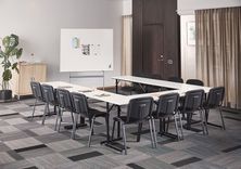 Saliekamie galdi: neaizstājams darba vides aprīkojums