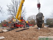 Topošajā piemiņas laukumā Slampē uzstāda Akmeni /FOTO/