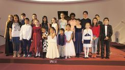 Jaunā pianiste Eva Blumberga gūst panākumus konkursā Ņūkāstlā