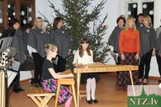 Apšuciema iedzīvotāji svin Ziemassvētkus /FOTO/