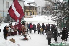 Tukumnieki piemin barikāžu laiku /FOTO/
