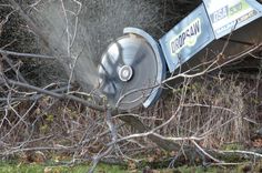 Zemgalē šorīt jau pirmie izsaukumi uz stiprā vēja radītajiem postījumiem