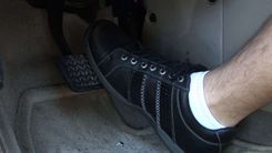 Uzbrauc gājējam un pamet negadījuma vietu