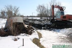 Rokot grāvi, sabojā metāla dārza mājiņu – ko nu?