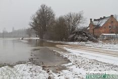 Applūdis un slēgts autoceļš posmā no Vienības līdz Degolei