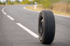 Riepas un automašīnas pa gaisu...