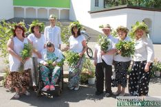 Durbes estrādē izspēlē populāru izrāžu ainas/FOTO/