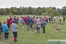 Lerha-Puškaiša parkā Džūkstē iestādīti 17 kociņi /FOTO/