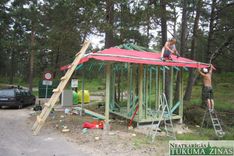 Engurē labiekārto stāvlaukumu