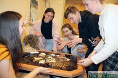 Engures vidusskola sarīko labdarības tirdziņu