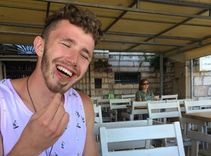 Pats sevi un pasauli iepazīstot. Aijena stāsts