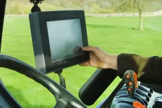 Tiesai nosūtīta krimināllieta par traktortehnikai piederošu mantu zādzību, tostarp Tukuma novadā